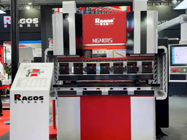 Scopri le caratteristiche che garantiscono prestazioni ad alta precisione in un freno a pressa CNC in lamiera in vendita, dalla resistenza del telaio al controllo del DA66 e al rapido clamp in stile Amada.