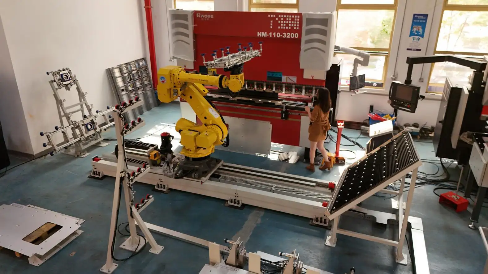 Cella di freno a pressa robotica